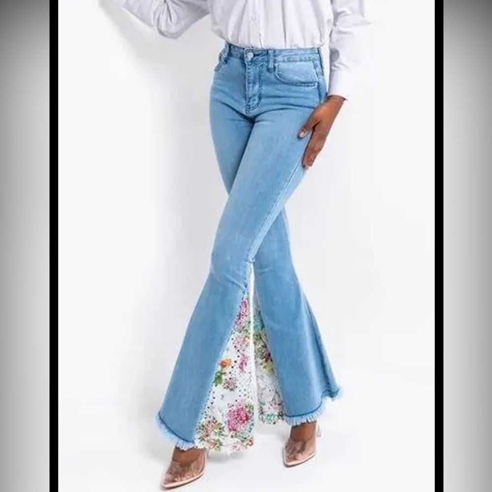 Akira Womens Size 28 Spring Awakening High Waist Flare Jeans Floral Detail New